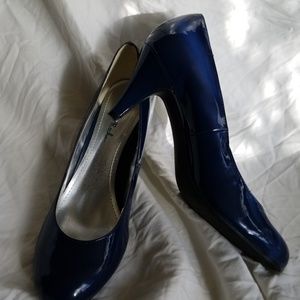 NEW Gabriella Rocha 7.5 heels blue